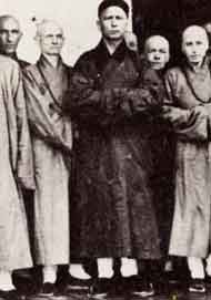 Abt Chao Kung mit Adepten
